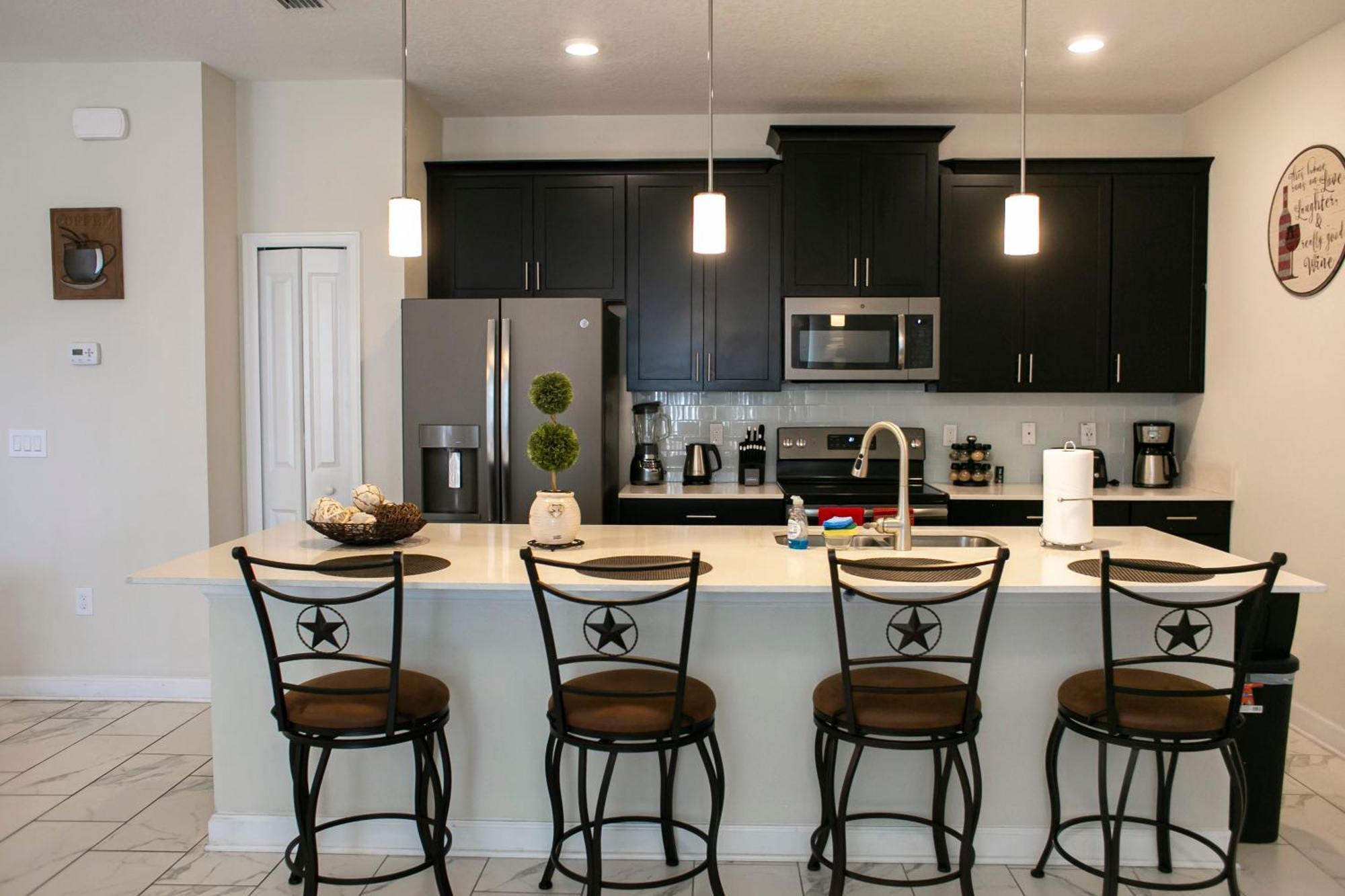 B - New 4 Bedroom Home - 5 Miles To Disney - Free Water Park - Private Pool Kissimmee Room photo